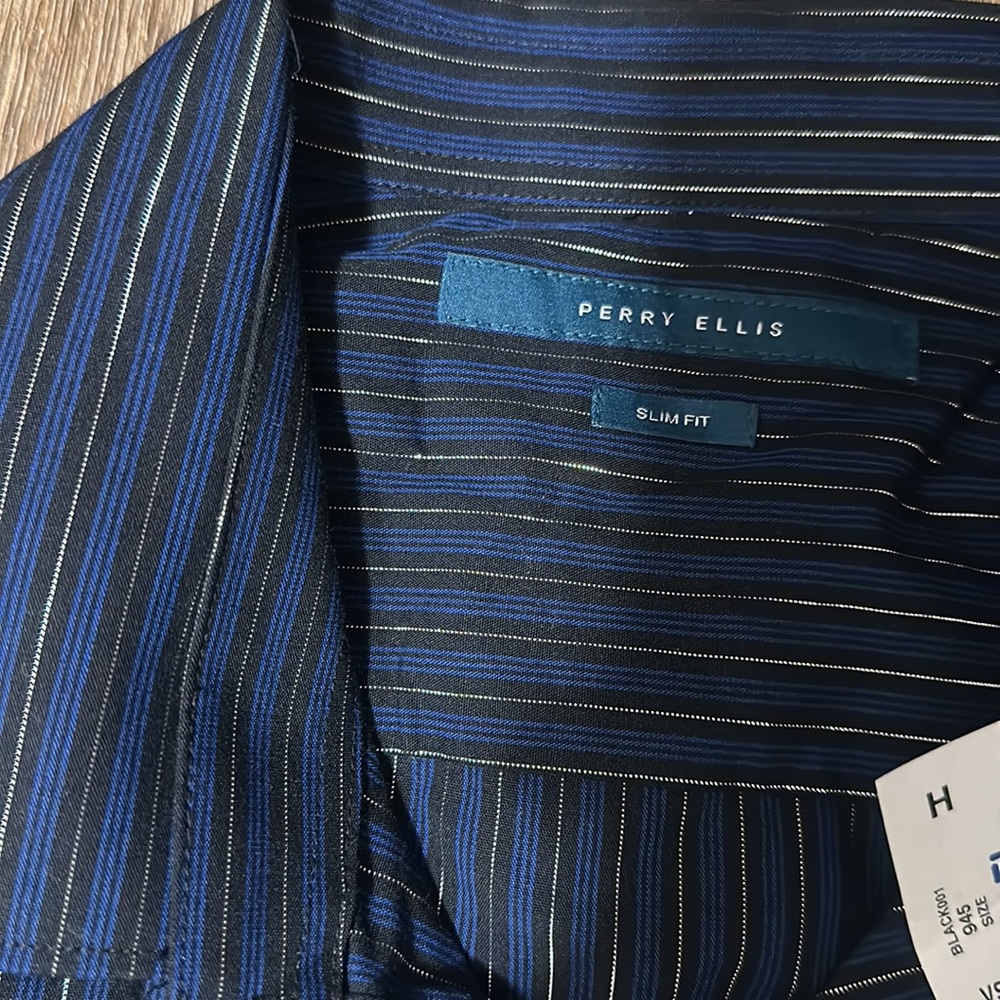 Perry Ellis Slim Fit Button down - Picture 7 of 11